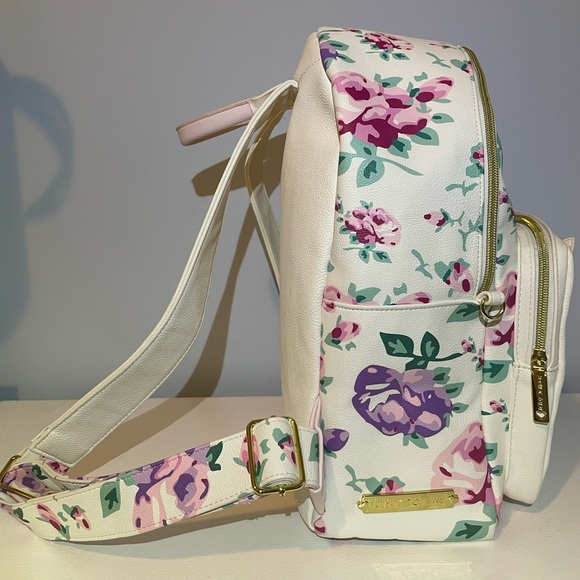 Perfect condition Betsey Johnson girls/women’s faux leather backpack. - Picture 3 of 8